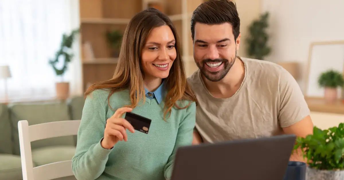 kredītkarte vai debetkarte